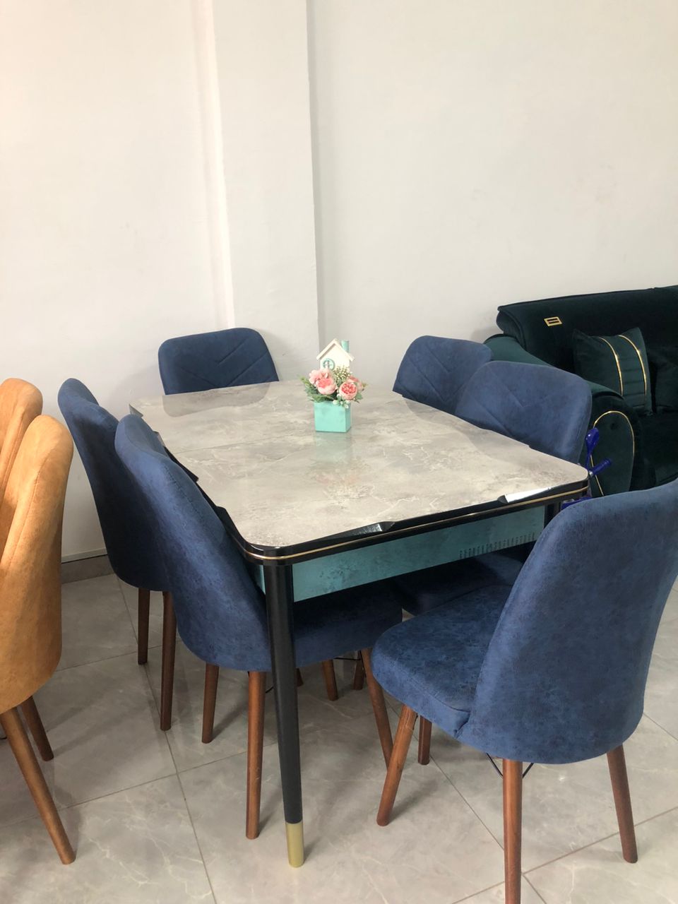 Table à  manger 6 chaises