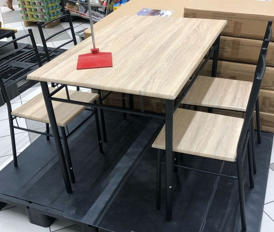 Ensemble Table Carré Avec 4 chaises (Copie)