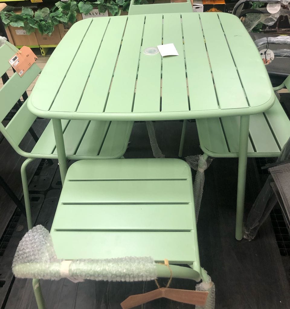 Table de jardin vitré avec 4 chaises