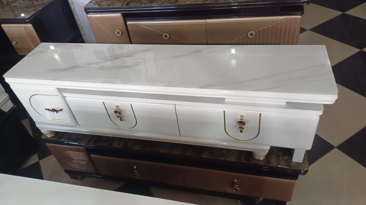 Table avec commode 4